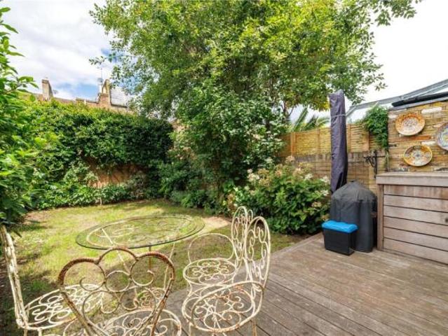 Cottage for sale in Cat Hill