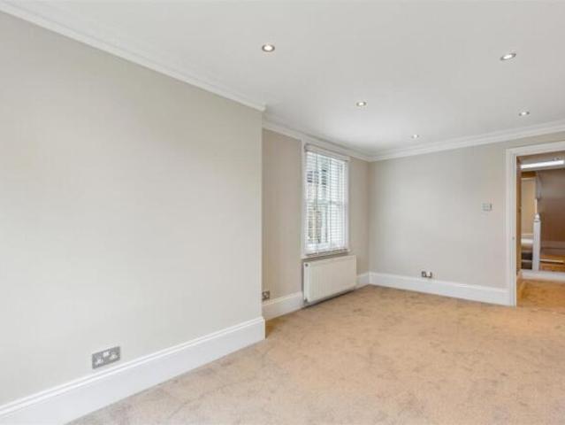 Cottage for sale in Cat Hill