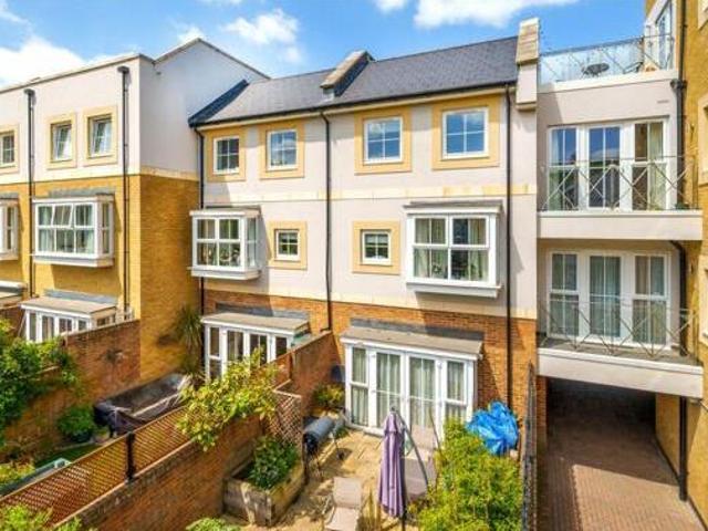 House for sale in Fole, Surrey