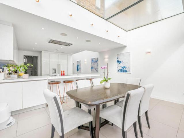 Cottage for sale in Cat Hill