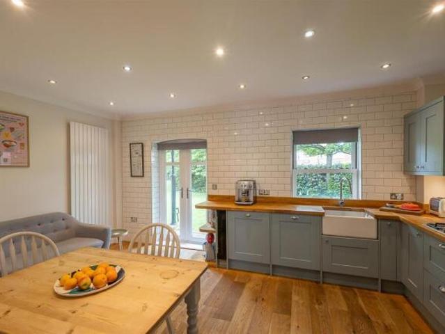 Cottage for sale in Grove Park, Greater London