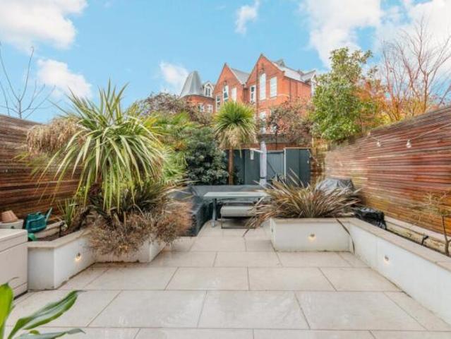 Cottage for sale in Chiswick, Greater London