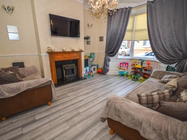 Terraced House for sale in Barnes