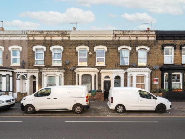 Terraced House for sale in Leytonstone