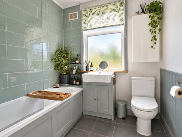 Cottage for sale in Cat Hill, England