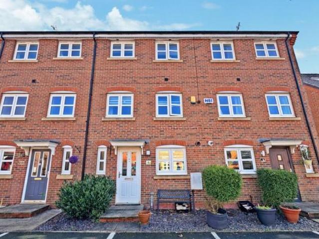 Townhouse for sale in Westhoughton, Lee Bank