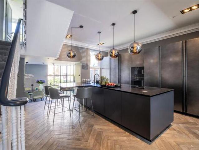 Cottage for sale in Hampstead, Greater London