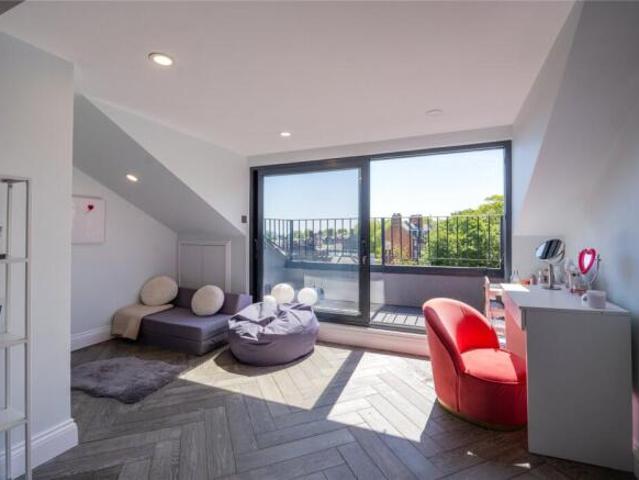 Cottage for sale in Cat Hill