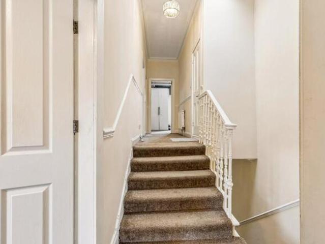 Cottage for sale in Cathcart, Scotland