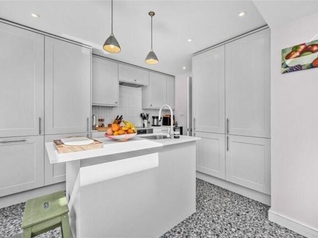 Cottage for sale in Cat Hill