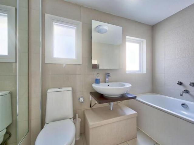 Cottage for sale in Cat Hill