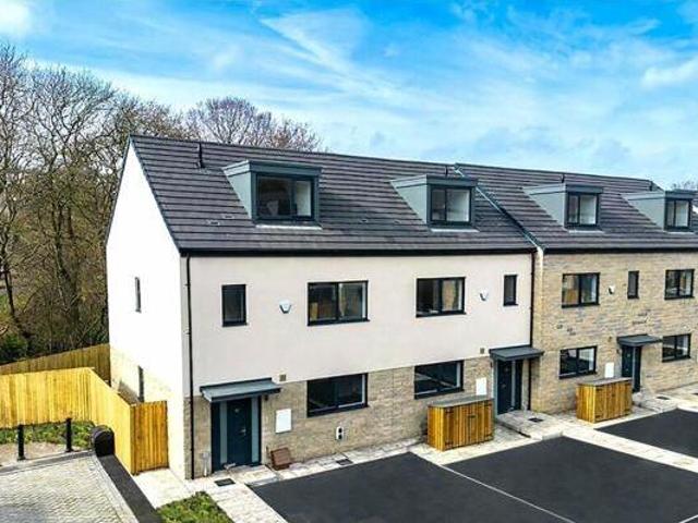 House for sale in Farnley, West Yorkshire