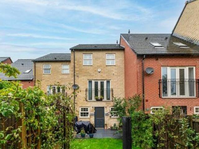 House for sale in Tranmere Park, Guiseley