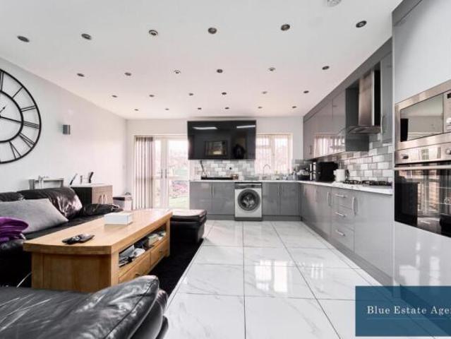 Cottage for sale in Slough