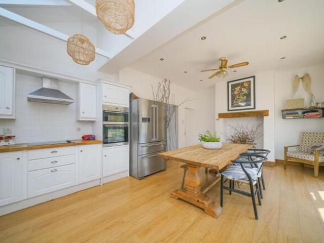 Cottage for sale in Caddington, Bedfordshire