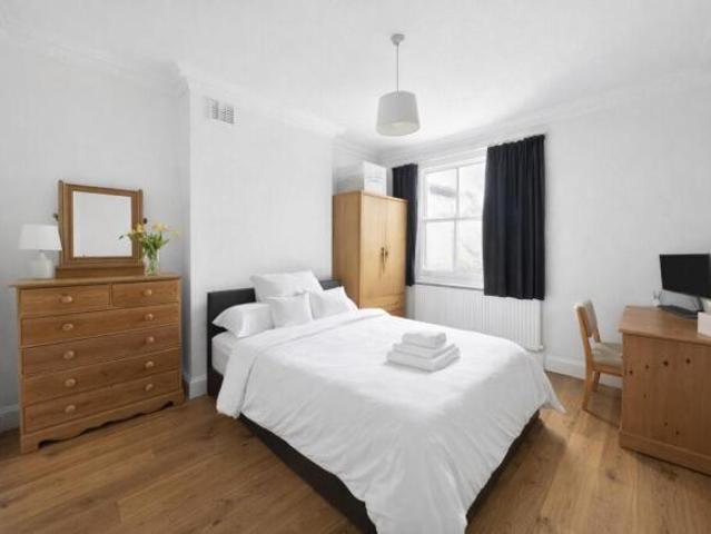 Cottage for sale in Abbeville Village, Greater London