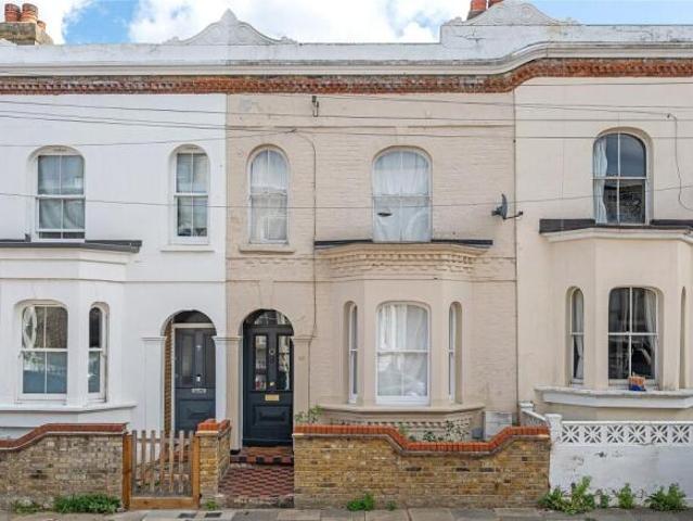 Cottage for sale in Cat Hill