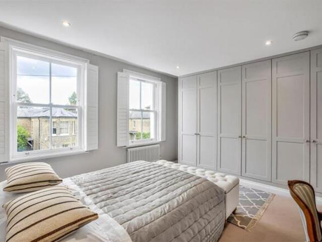 Cottage for sale in Barnes, Greater London