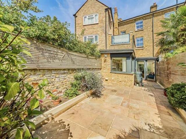 Cottage for sale in Barnes, Greater London