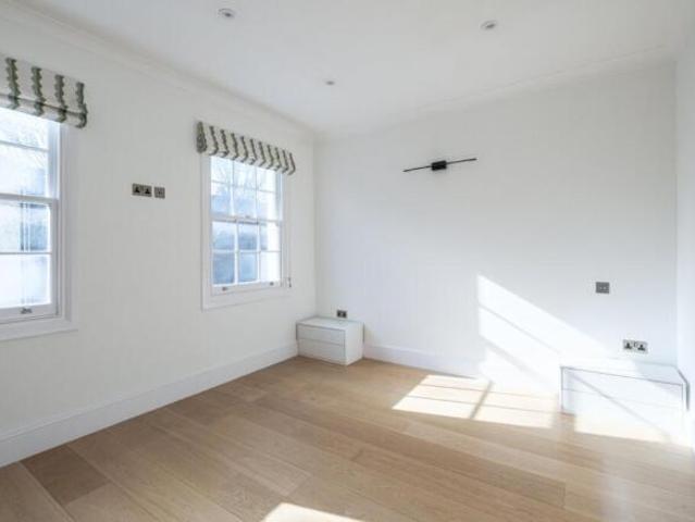 Cottage for sale in Barnsbury, Greater London