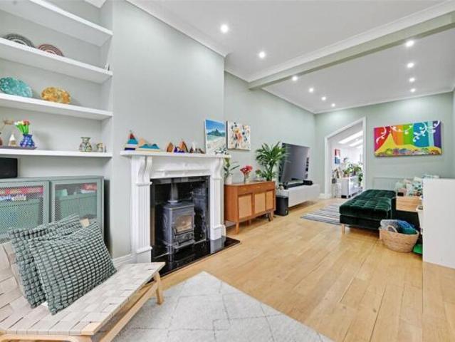 Cottage for sale in Cat Hill