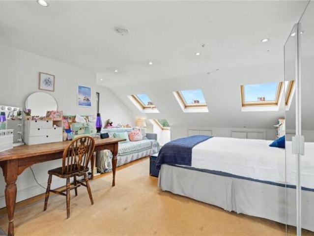 Cottage for sale in Cat Hill