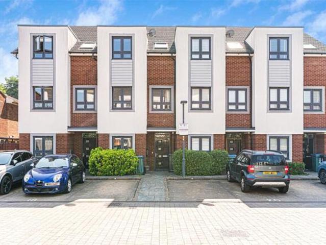 Cottage for sale in Watford, Hertfordshire