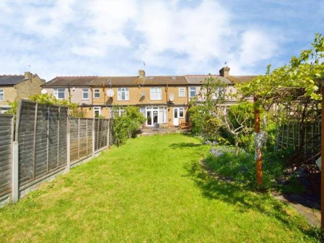 Cottage for sale in Cat Hill
