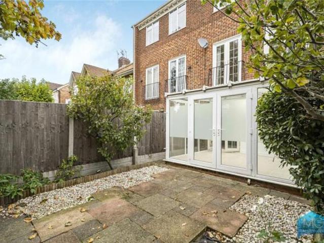 Cottage for sale in Cat Hill