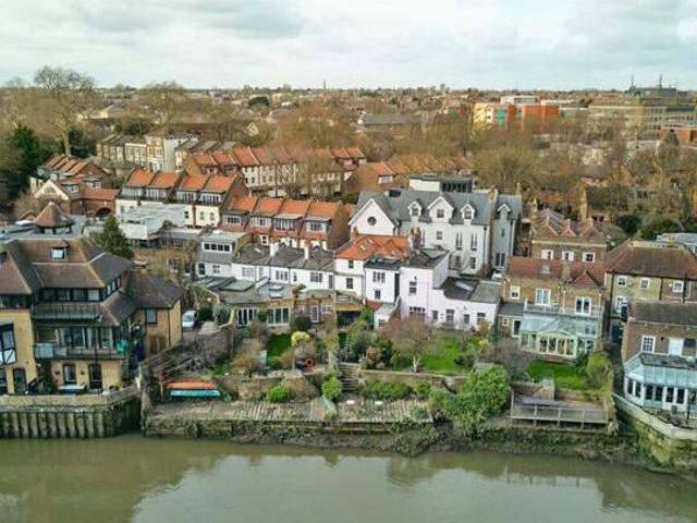 House for sale in Isleworth, Greater London