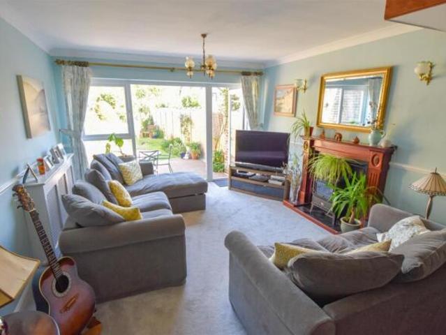 Cottage for sale in Navestock Side