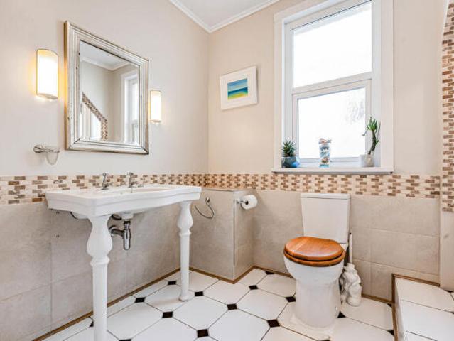 Cottage for sale in Mount Wise