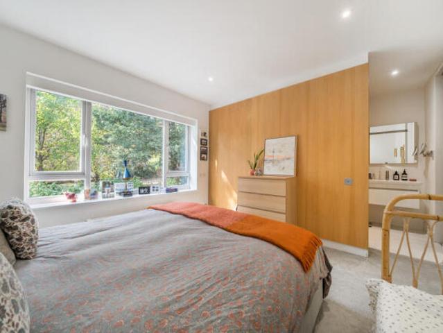 Cottage for sale in Cat Hill, England