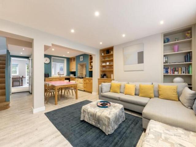 Cottage for sale in Cat Hill