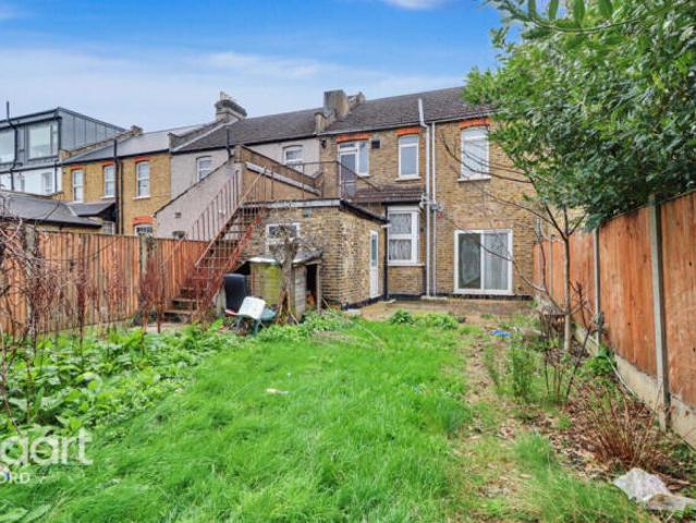 Cottage for sale in Ilford, Greater London