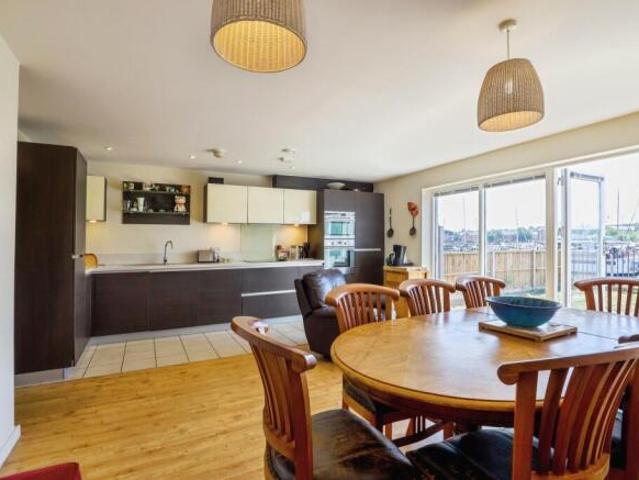 Cottage for sale in Chatham