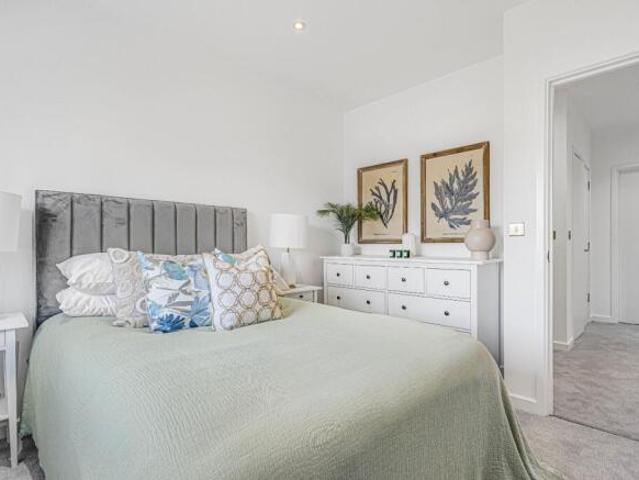 Cottage for sale in Brentford End, Greater London