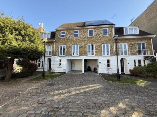 Cottage for sale in Cat Hill