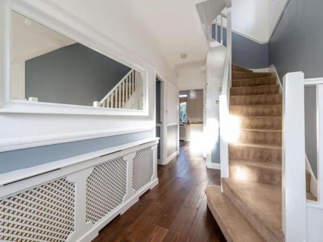 Cottage for sale in London Borough of Croydon, Shirley