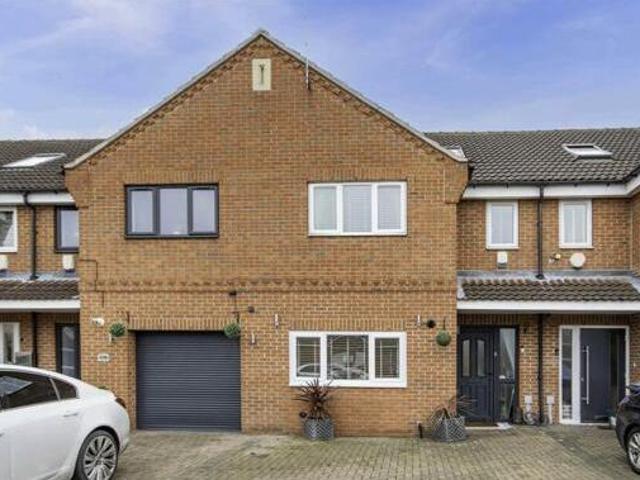 House for sale in Scawsby, South Yorkshire