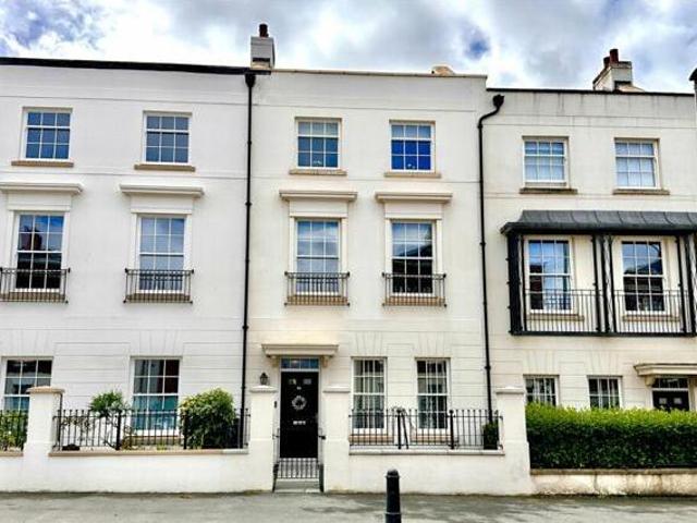 House for sale in Follaton, Strode