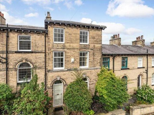 House for sale in Baildon, West Yorkshire