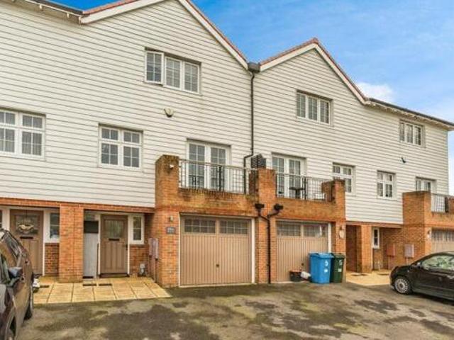 House for sale in Oad Street, Kent