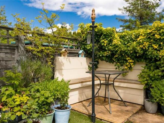Cottage for sale in Morningside, Scotland