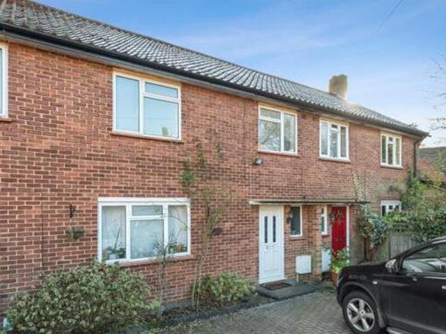 House for sale in Little Stanmore, Greater London