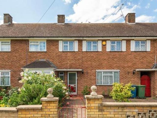 House for sale in Little Stanmore, Greater London