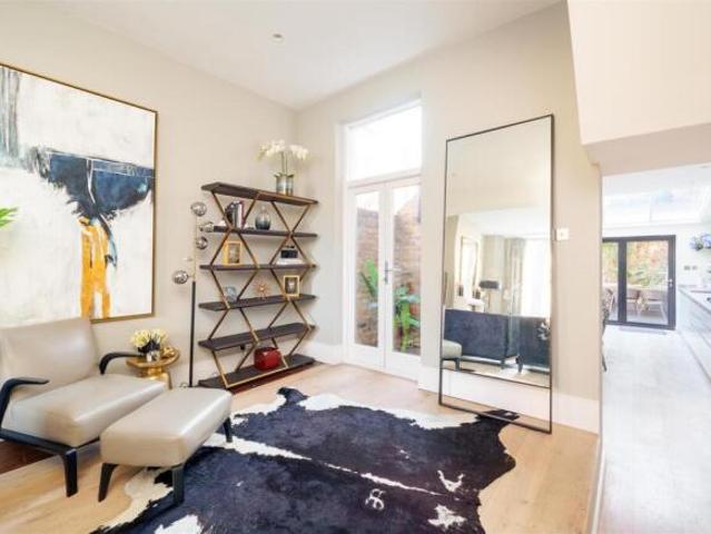 Cottage for sale in Cat Hill