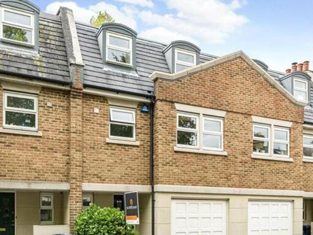 House for sale in The Slade, Oxfordshire