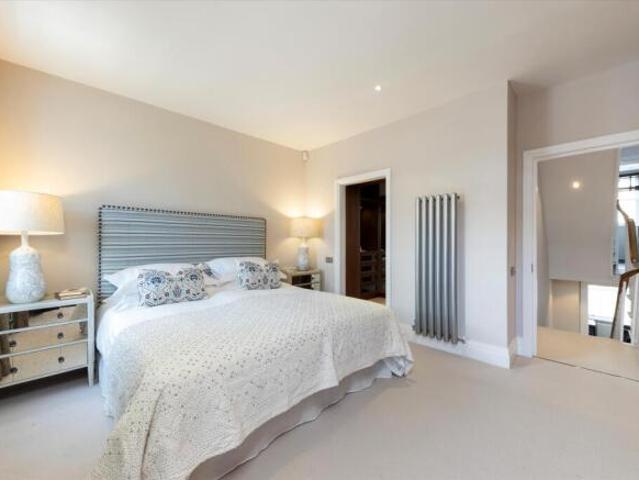 Cottage for sale in Cat Hill