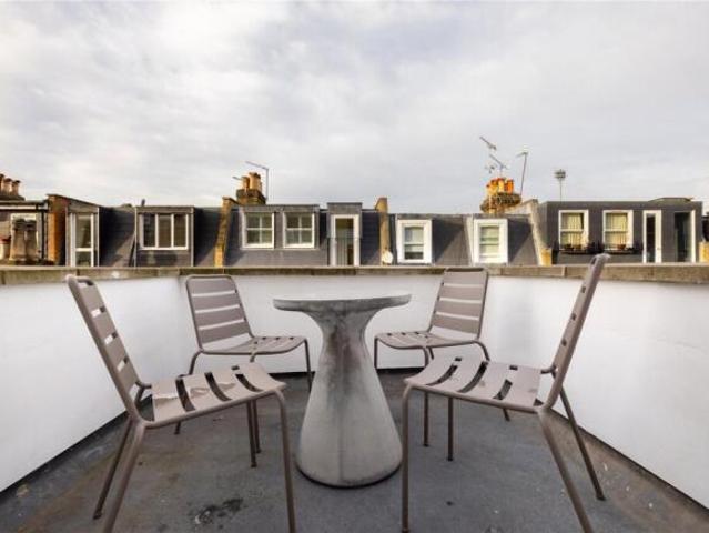 Cottage for sale in Cat Hill, England